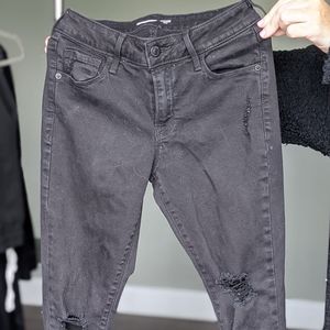 Skinny Jeans With Ripped Knees